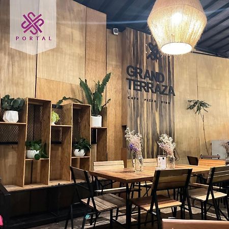 Hotel Portal & Suites Ciudad Hidalgo المظهر الخارجي الصورة